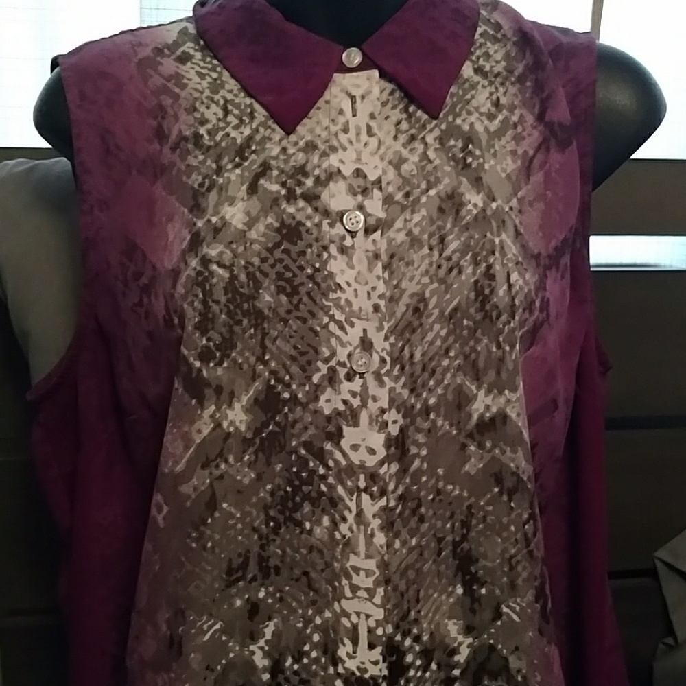 Sleeveless top. Size 16